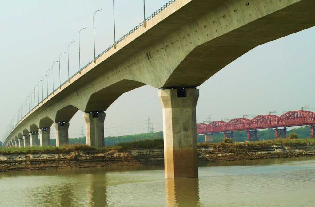 Lalon_Shah_Bridge,_Padma_River,_Bangladesh3