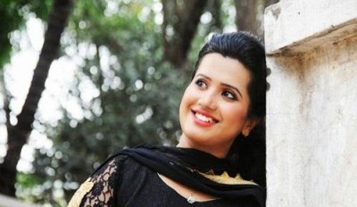 শ্রীলঙ্কান শিল্পীর সাথে ন্যান্সি