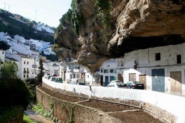 Setenil de las Bodegas - a city under a rock