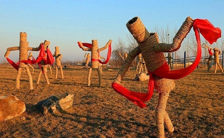 Straw-sculptures