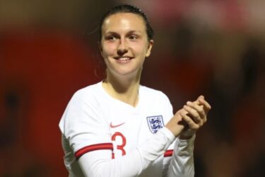 নারী-পুরুষের বিভেদ, সমকামিতা নিষিদ্ধ করে রাখার মতো আইনগুলিরও তীব্র বিরোধী এই জার্মান নারী ফুটবলার